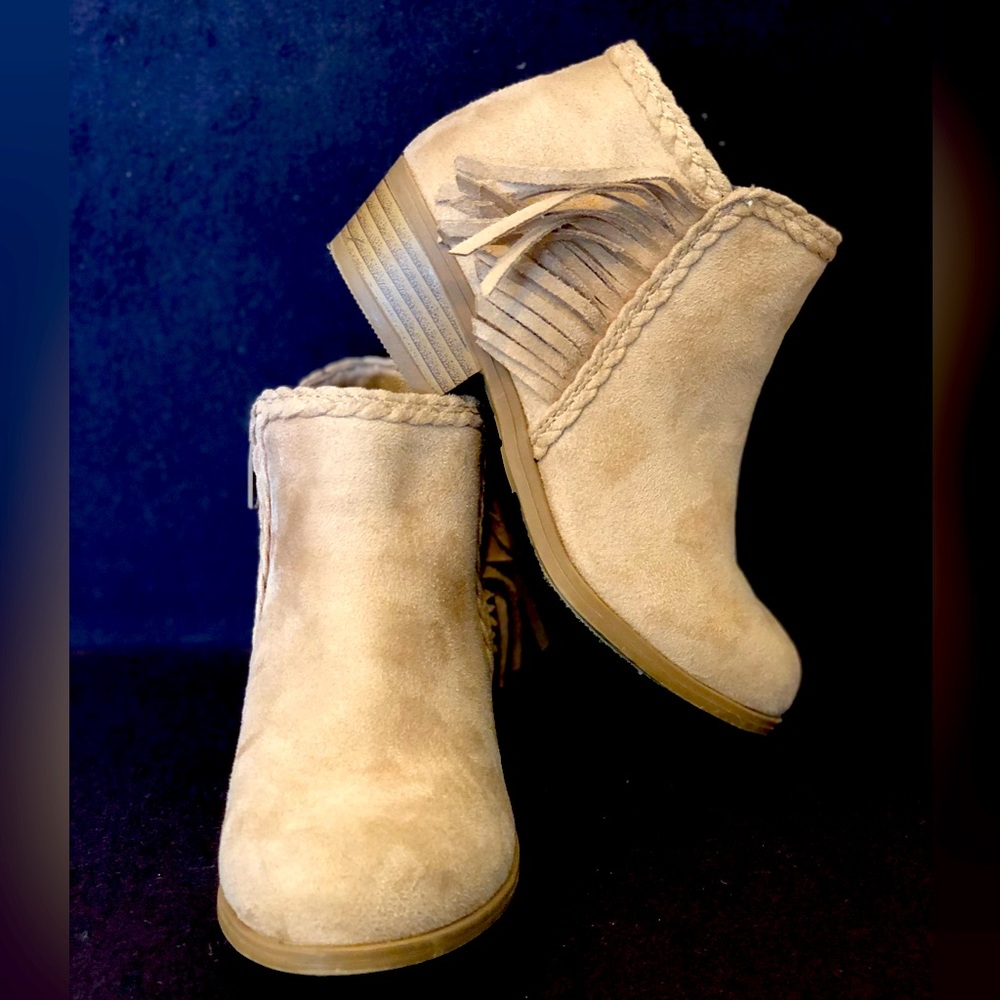 Girls Sugar Suede bootie with fringe and side zipper.  Sand